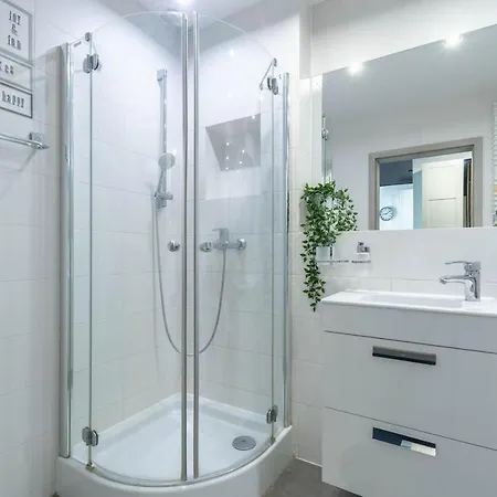Modern Black Spot Apartment Poznan