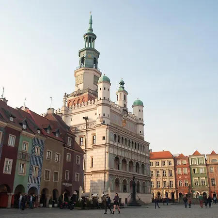 Modern Black Spot Apartment Poznan