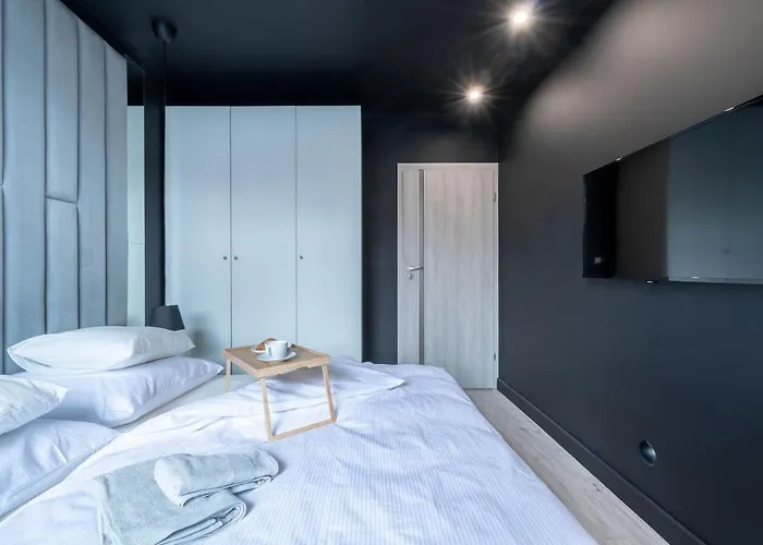 Daire Modern Black Spot *